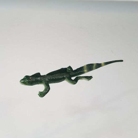 Gecko Lizard Plastic Toy Aquarium Reptile Decor 4.5 Inch Long - Picture 1 of 5